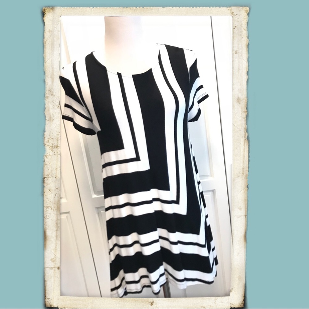 Cable & Gauge Black White Tunic Size Medium